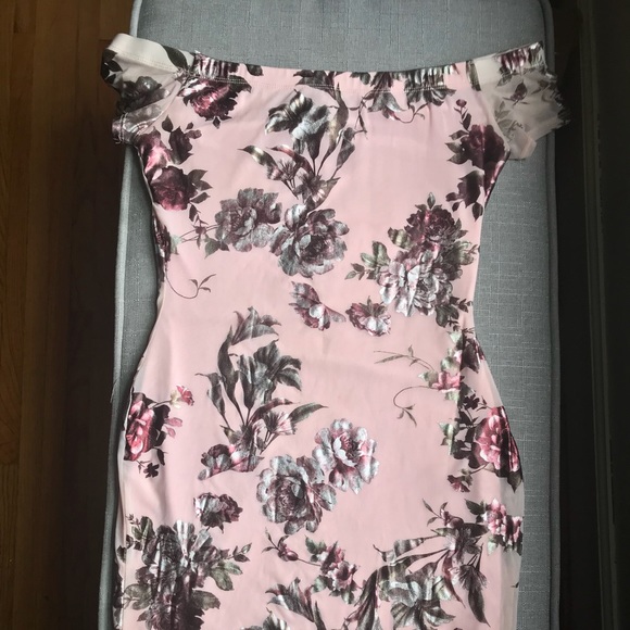 BNWT* GUESS off the shoulder dress! 🌸 - Picture 4 of 4